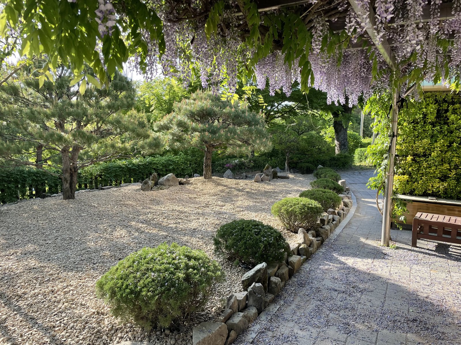 충주 자연석 옹벽 시공 사례 — 학교 외벽