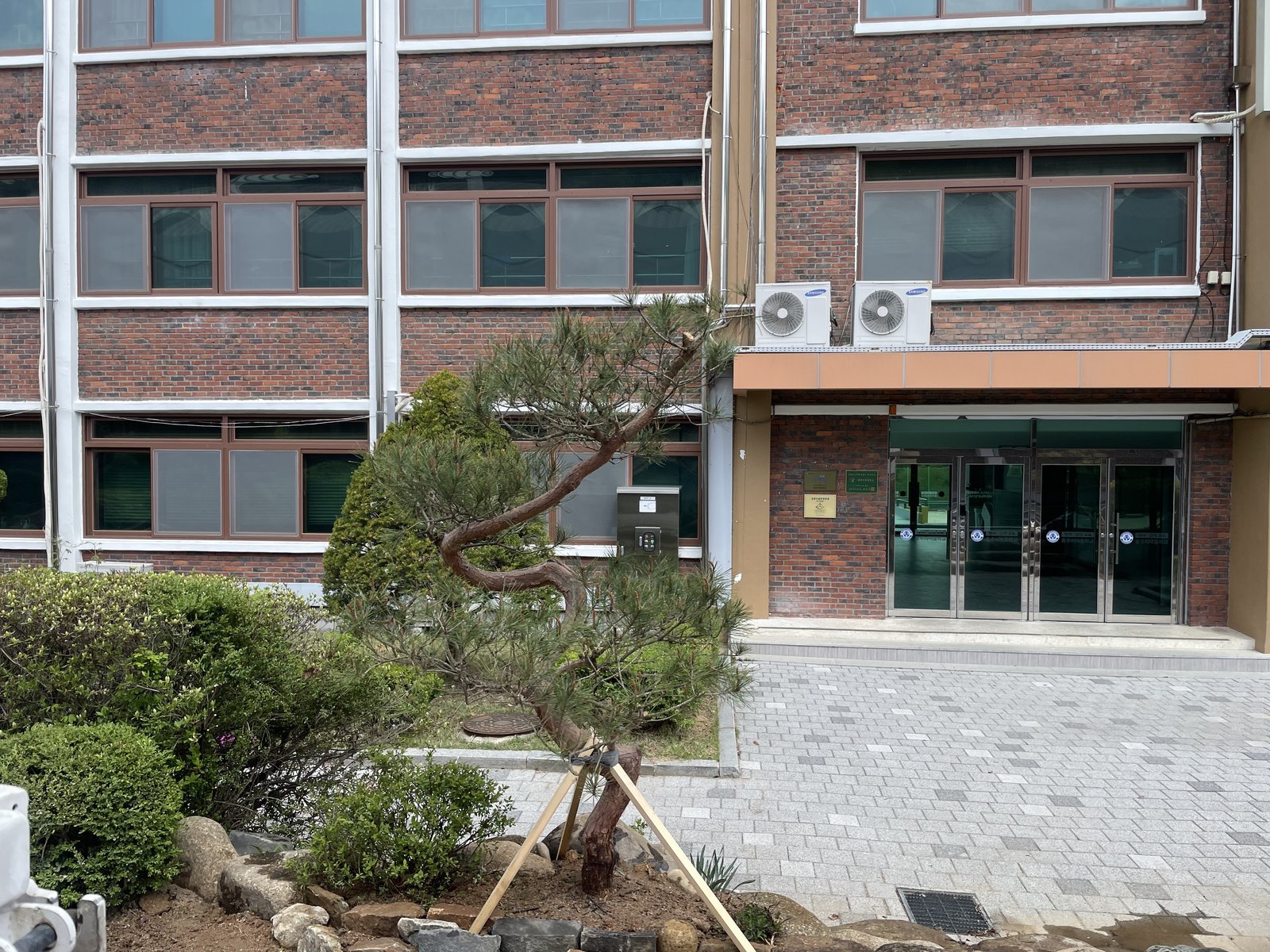 옥상 정자·자연석 정원